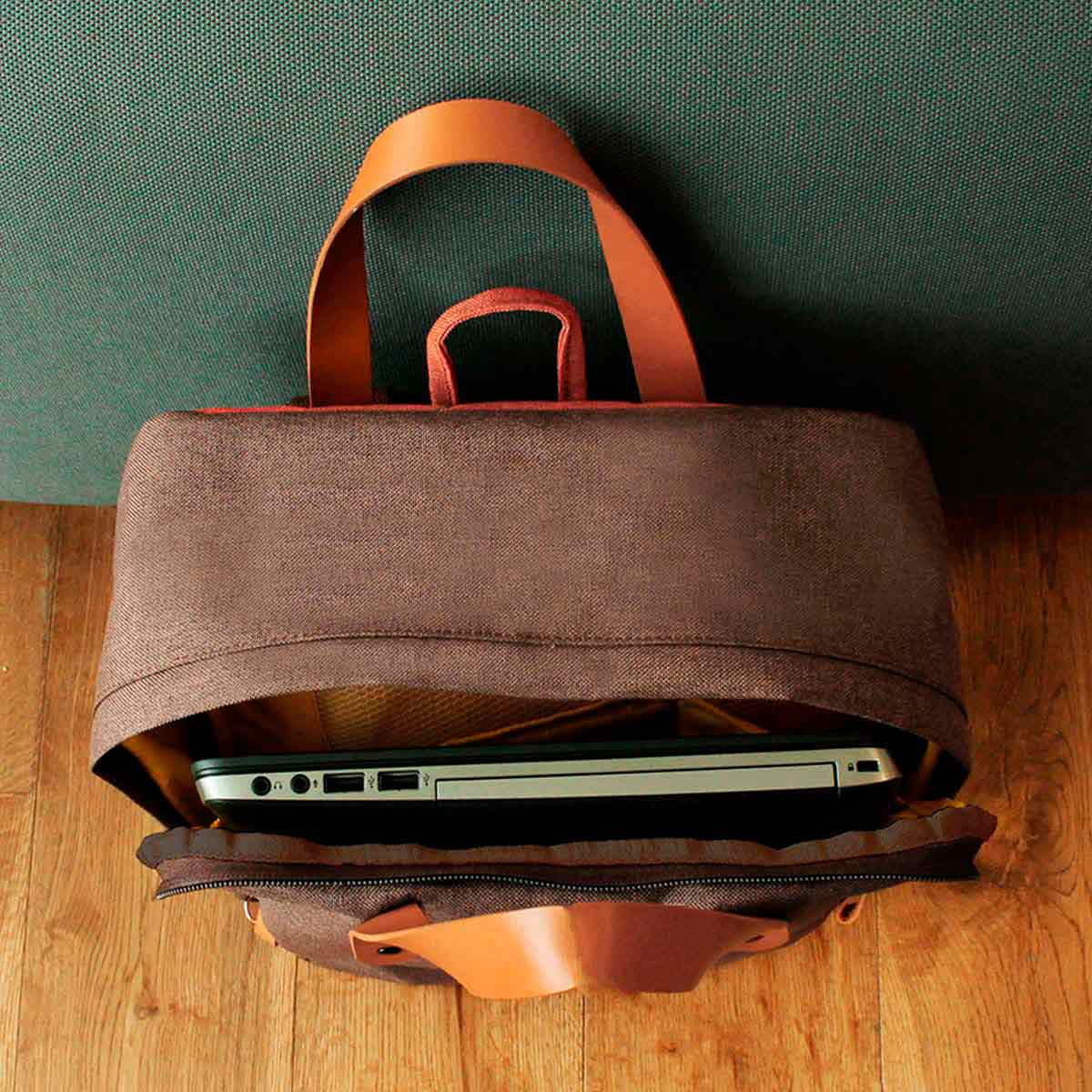 Mochila de Poliester Personalizable en Café - Ideal para Promociones - Image 8